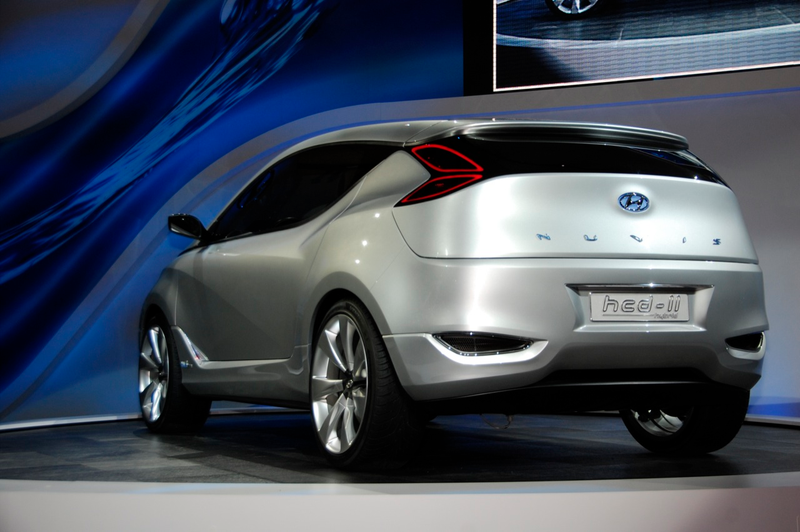 Illustration for article titled Hyundai Nuvis Concept: Hybrid Blue Drive Gives It Wings